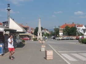 vranje, spomenik u centru