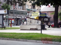 Česma na Sinđelićevom trgu preko puta Suda i Narodnog pozorišta