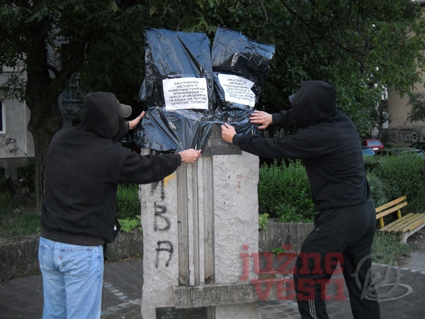 Srbska akcija Niš kese na spomenike