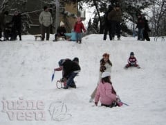 deca na snegu