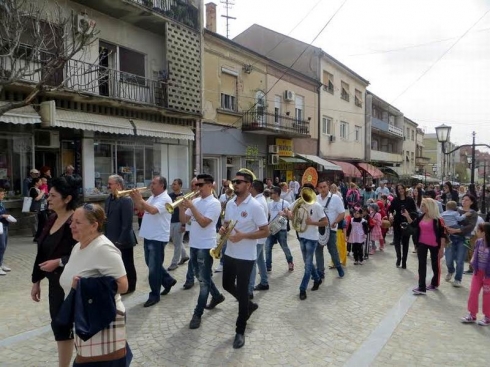 defile-Vranje-Svetski-dan-Roma.jpg