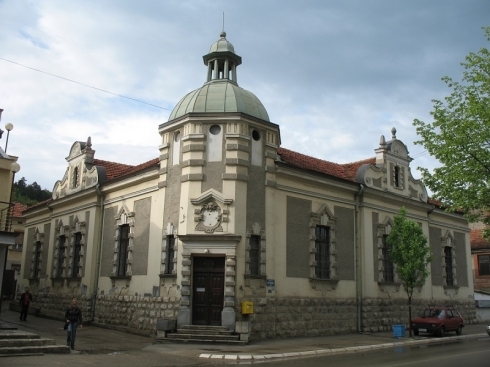 Narodni-muzej-Toplice-foto-foto-commons.wikimedia.orgCrniBombarder.jpg