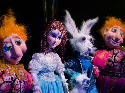 "Alisa u zemlji čuda" u izvedbi niških lutkara; foto: Lutkarsko pozorište Niš