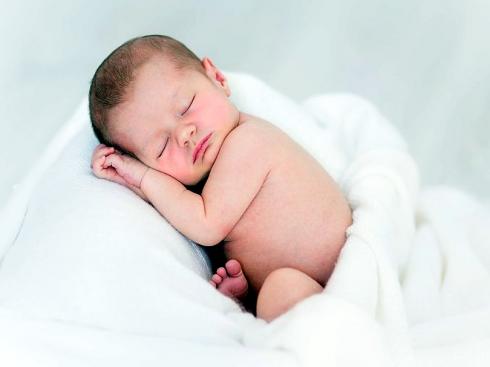 Porodila se u kolima ispred porodilišta u Nišu; foto: Flickr/Pixabay