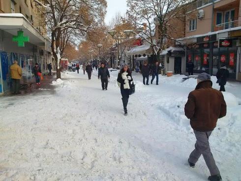Pesacka ulica u Prokuplju sneg i led foto lj.m.