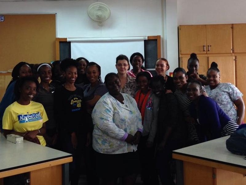 Studenti i pofesorka iz Niša na Univerzitetu na Bahamima