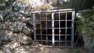 Ulaz u pećinu Mala Balanica