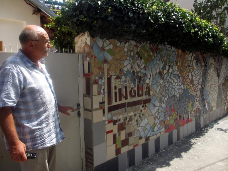 U Nišu napravio mozaike, a od recikliranih materijala pravi umetnička dela