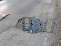 Udarna rupa u ulici Branka Krsmanovića; Generalno, ova prometna ulica je u lošem stanju;