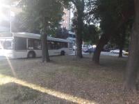 Nepropisno parkiran autobus na Trgu "Kralja Aleksandra"