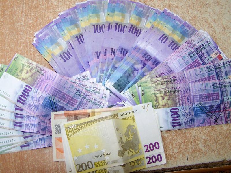 Čak 47.000 franaka pronađeno u džepovima