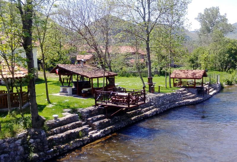 Agroturizam-Rsovci-park-prirode-Stara-planina-ilustracija-foto-wikimedia-Mina-Rančić