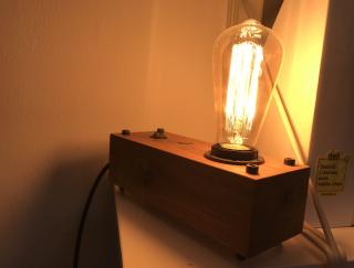 Lampa-sa-Edisonovom-sijalicom--Foto-A.-Stojanović-(2)