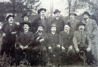 Karlo Maćejka sa kolegama(prvi s desna)