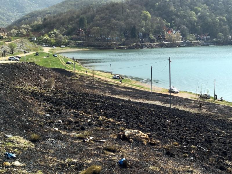 Bovansko jezero zapaljeno 