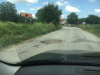 Ogromne udarne rupe na putu selo G.Trnava-VelePolje