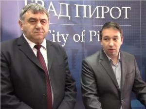 Slika broj 1636492. Opozicija u pirotskom parlamentu: Sukobi interesa među gradskim funkcionerima i odbornicima
