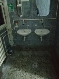 Sramni izgleda toaleta u Domu vojske