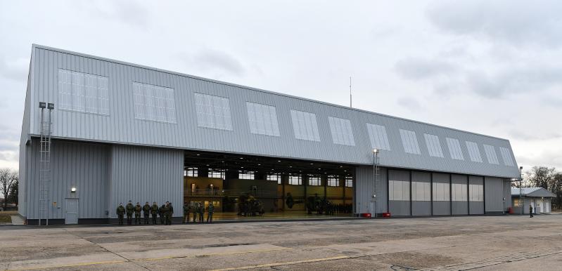 hangar vojni aerodrom foto MO