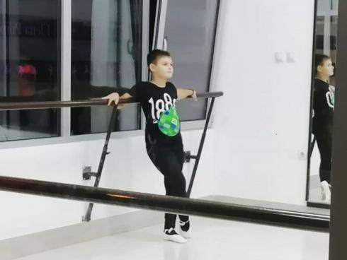Jedini dečak koji trenira klasični balet u Nišu