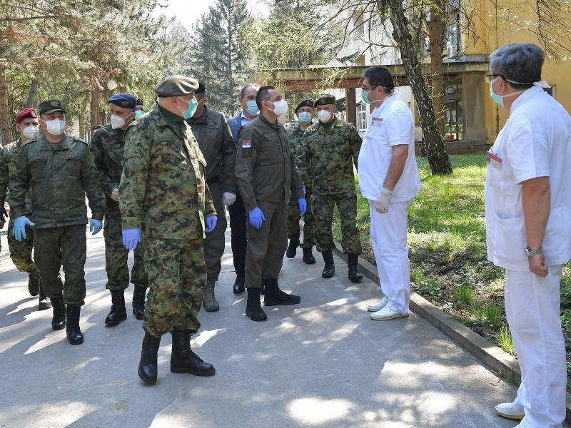 Vulin obilazi Vojnu bolnicu; foto: Ministarstvo odbrane