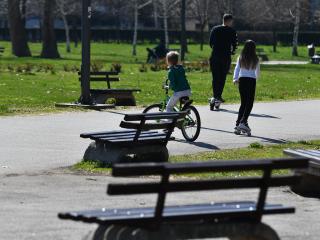 voznja bicikla, dete, park cair, nis, foto jv vanja keser