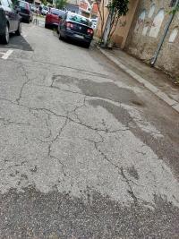 Neravan asfalt