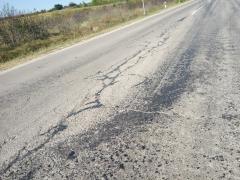 ulegnuća i pukotine u delu asfalta koji se ne rekonstruiše