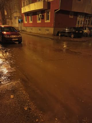 voda na ulici