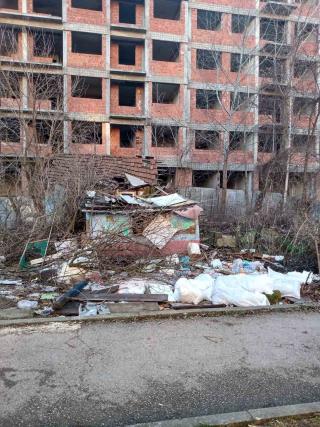 Divlja deponija u ulici Branka Krsmanovića
