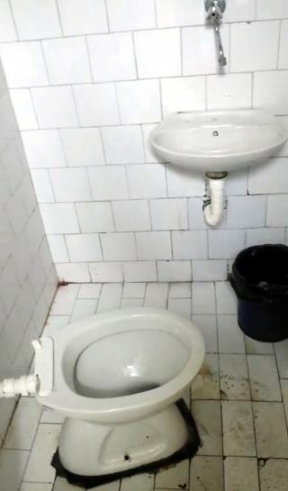 Toalet u bolnici u Aleksincu 3; foto: čitalac