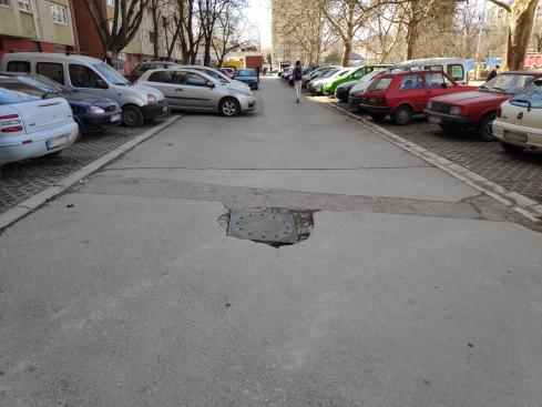 udarna rupa parking Blagoja Parovica foto Nikola mitic