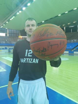 Novica Veličković - lopta KK Partizan