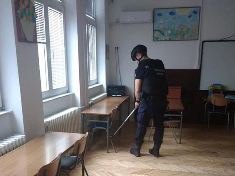 učionica policija bomba