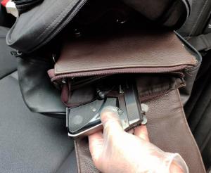 Slika broj 1368246. Kod muškarca na prelazu Preševo pronađeni pištolj, municija i droga