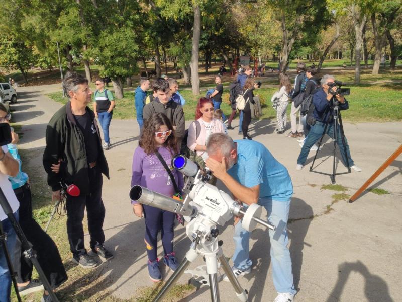 Teleskopsko posmatranje pomracenja Sunca_ foto_ JV _ Nikola Dj