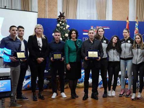 Sa jučerašnje dodele nagrada; Fejsbuk stranica "Dragana Sotirovski - Dragana Sotirovski Zvanična stranica"