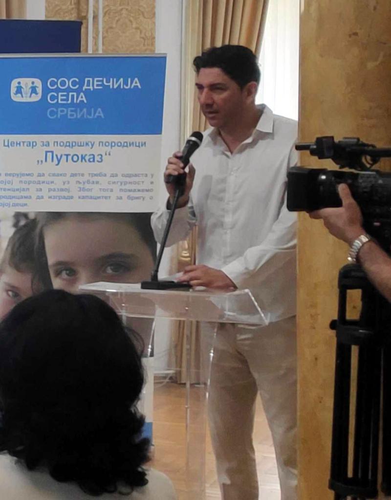 Milan Cvetanović najavljuje konferenciju u Gradskoj kući 1; foto: JV-Tamara Radovanović