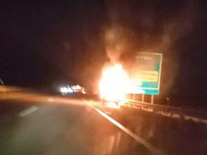 Zapalio se automobil kod naplatne rampe u Leskovcu