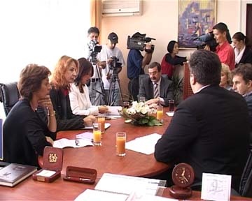 Nis2CsastanakpredsednikaSkupstinegradasadirektoromBeogradskeopereidirektorimaniskihkulturnihinstitucijapovodomobnavljanjaNiskeopere2Cpokrivanje