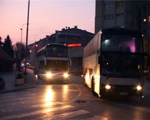 Nis2CorganizovanipolazakgradjananasahranupatrijarhaPavla2Cpokrivanje