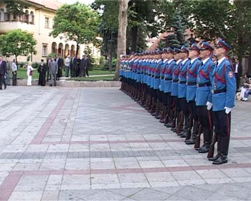 Nis Vidovdanska akademija u porti Sabornog hrama pokrivanje