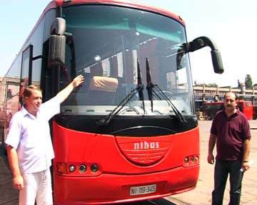 Nis kamenovani autobus Nisekspresa pokrivanje