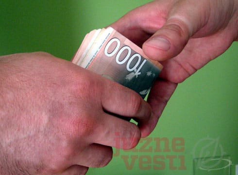 Uhapšen jer je uzimao mito od zaposlenih 14 mito