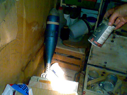 Pronađeno oružje u podrumu zgrade 8 bomba