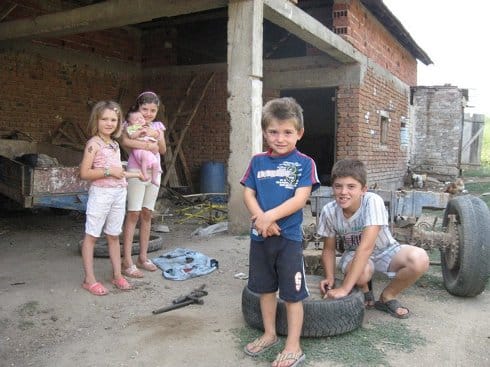 Stiže pomoć za porodicu Stojanović sa 15 dece 14 stojanovici