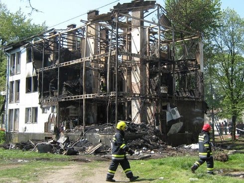 Leskovac: uklanjanje zapaljene stambene zgrade 14 leskovac pozar zgrada