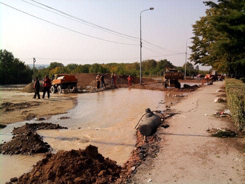Niš: radnici oštetili vodovod u Somborskoj 13 pukla cev somborska