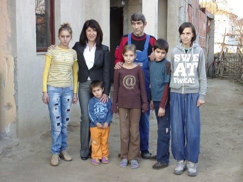 Većnica i opština Medijana pomogli siromašne 11 goca livada