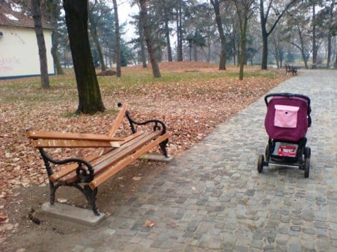 Huligani polomili novu klupu u Tvrđavi 13 slomljena klupa